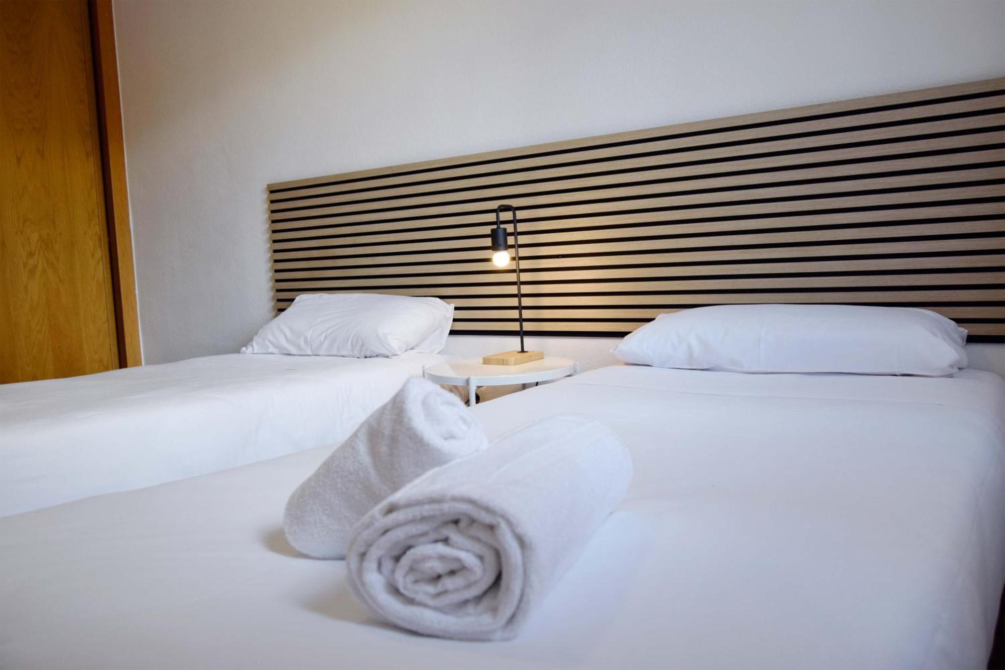 Apartamentos El Pilar Suites 3000 Сарагоса Экстерьер фото