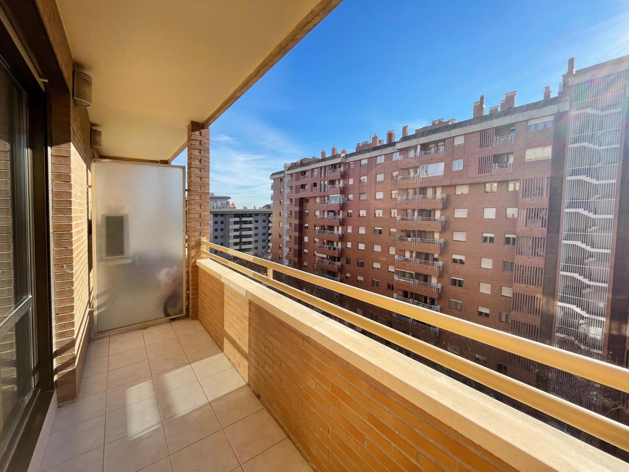 Apartamentos El Pilar Suites 3000 Сарагоса Экстерьер фото