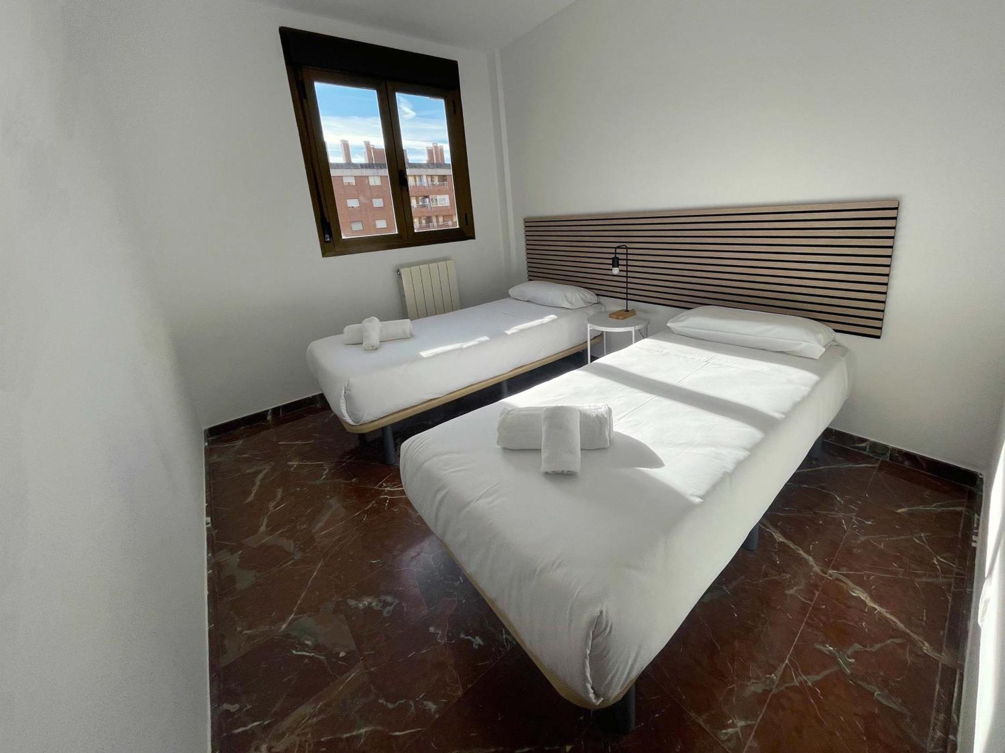 Apartamentos El Pilar Suites 3000 Сарагоса Экстерьер фото