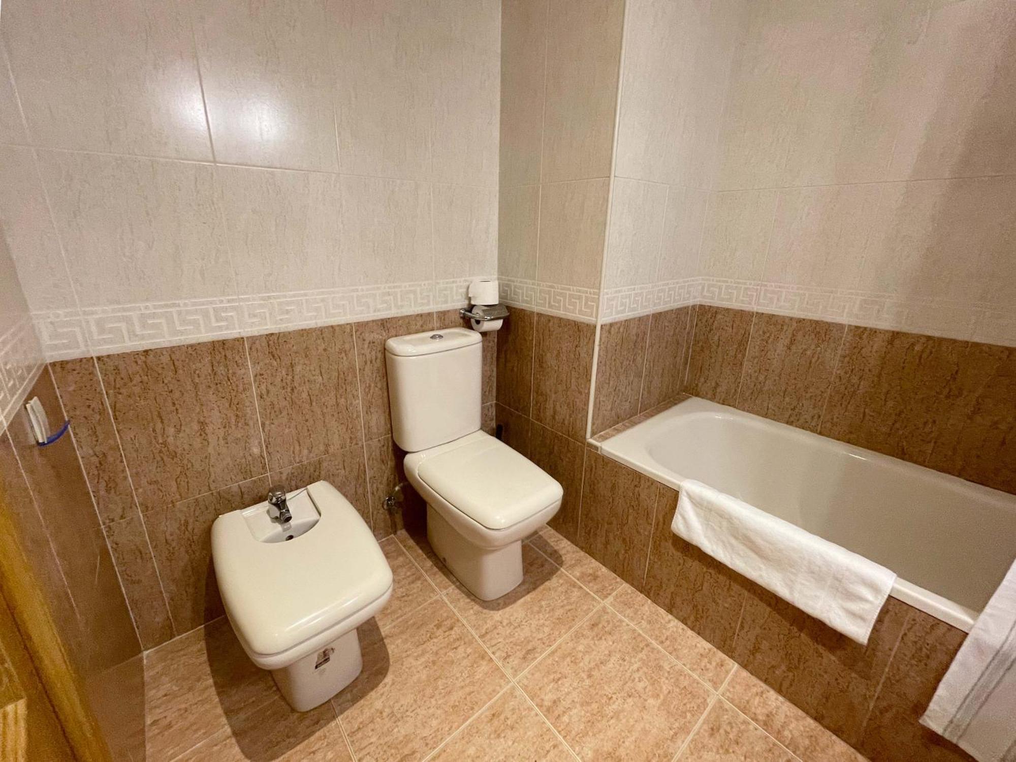 Apartamentos El Pilar Suites 3000 Сарагоса Экстерьер фото