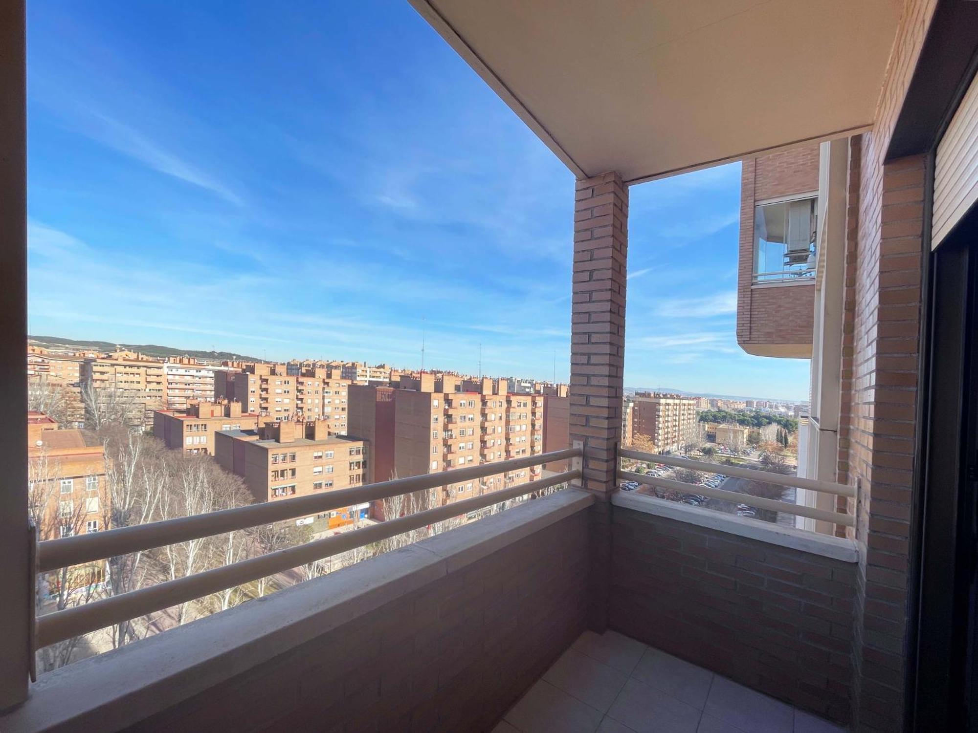 Apartamentos El Pilar Suites 3000 Сарагоса Экстерьер фото