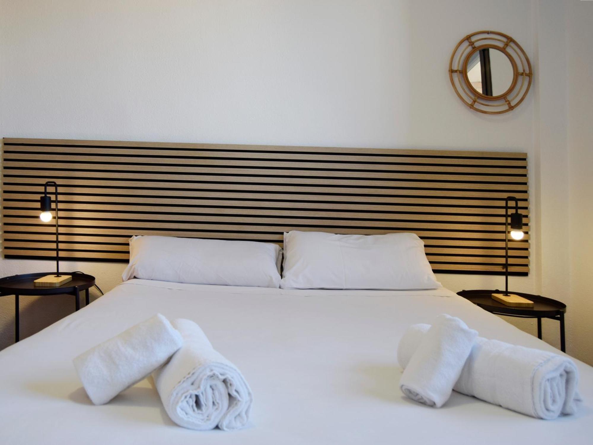 Apartamentos El Pilar Suites 3000 Сарагоса Экстерьер фото